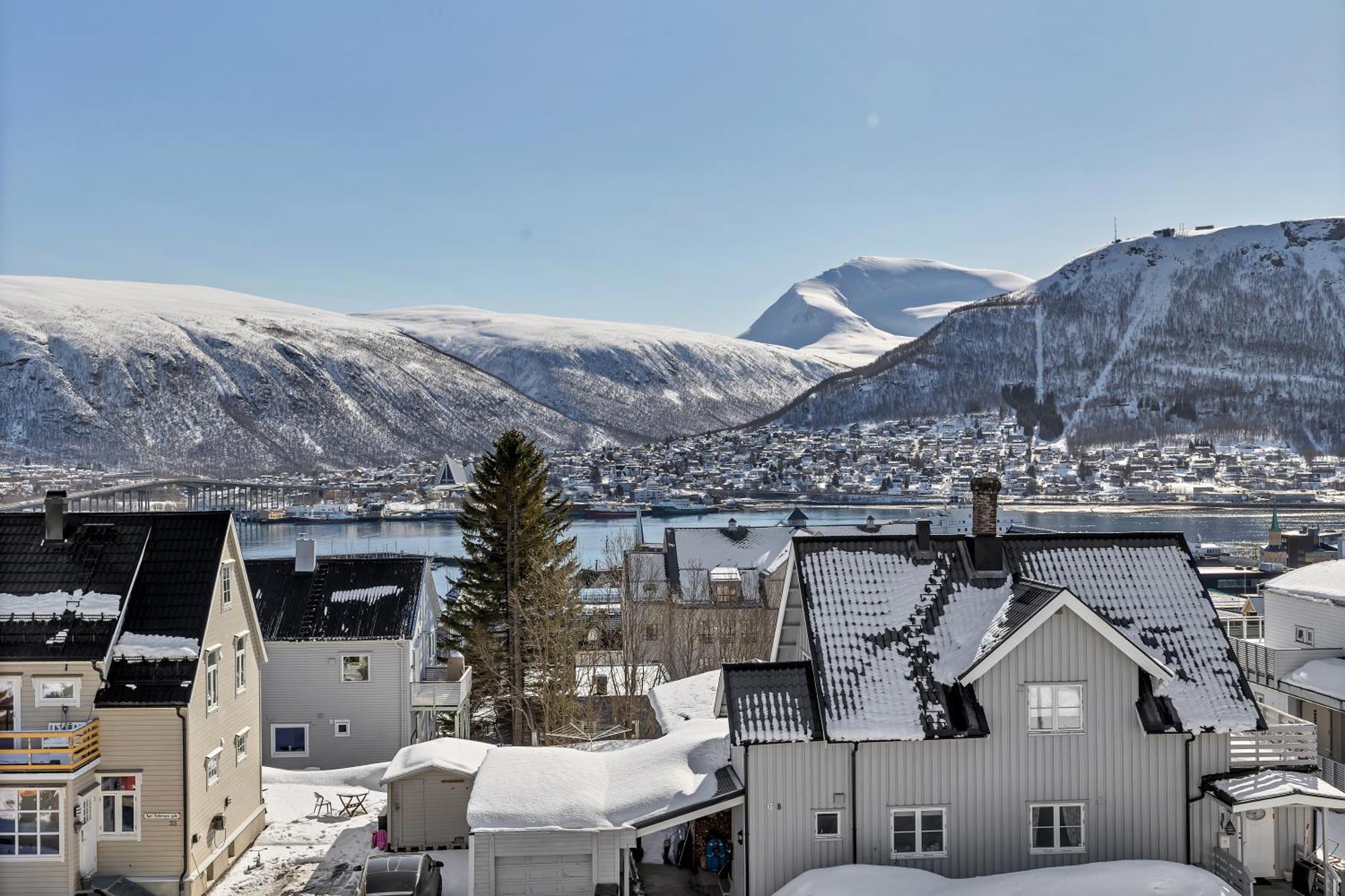 Lovely City Center Apartment With Amazing Views And Free Parking! Tromso Exterior photo